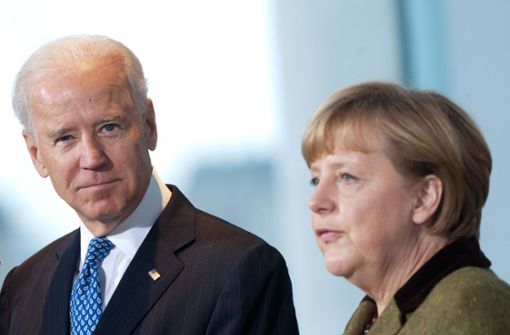 Sie war schon Kanzlerin, er noch US-Vizepräsident – Angela Merkel hat Joe Biden Anfang Februar 2013 im Kanzleramt empfangen und will nun an die Beziehungen anknüpfen. Foto: dpa/Maurizio Gambarini