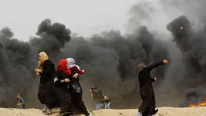 Palästinenser protestieren am Freitag gegen die israelische Blockade-Politik. Foto: AFP