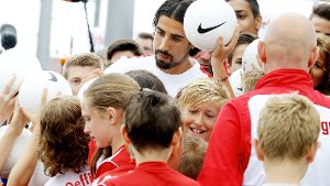 Sami Khedira hat seine Heimat Fellbach besucht. In Oeffingen wird nun der Sportplatz nach dem Weltmeister benannt. Foto: Pressefoto Baumann