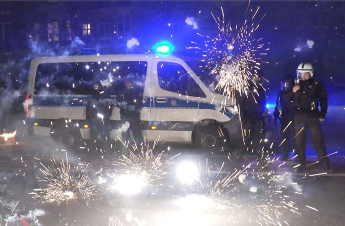 Sicherheitsgipfel in Stuttgart: Attacken auf Einsatzkräfte sollen konsequenter bestraft werden