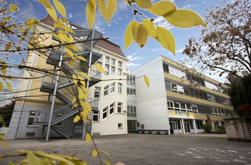 Das Hölderlin-Gymnasium bleibt für zwei Wochen geschlossen.Foto: Michael Steinert Foto:  