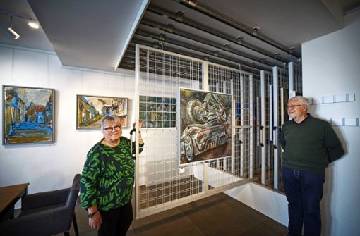 Ursula und Michael Schäfer stellen nun eigene Bilder in ihrer Galerie aus. Foto: Gottfried Stoppe/l