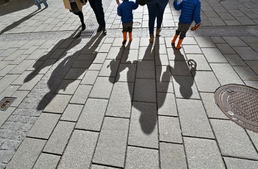 Je mehr Kinder eine Familie habe, desto größer seien der Aufwand und die damit verbundenen Kosten (Symbolbild). Foto: IMAGO/Rolf Poss/IMAGO/Rolf Poss