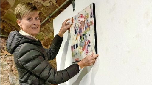 Simone Weigend ist Mitglied im Kunstverein Fellbach und hat die Jahresausstellung  maßgeblich organisiert. Foto: Ingrid Sachsenmaier