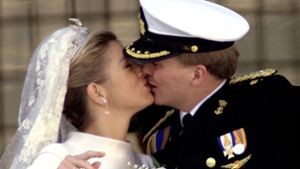 5,25 Sekunden! Keiner zeigte beim Küssen vor laufender Kamera so viel Ausdauer wie 2002 das niederländische Paar Willem-Alexander und Maxima. Foto: AP
