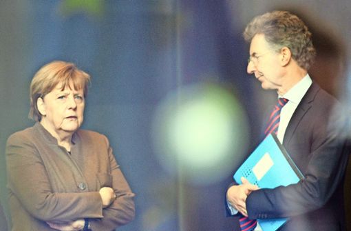 Anfang 2016 im Kanzleramt – an der Weltpolitikerin Angela Merkel war niemand näher dran als ihr Berater Christoph Heusgen. Foto: dpa/Kay Nietfeld