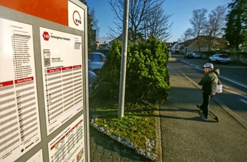 Haltestelle Kreissparkasse in Baltmannsweiler:  Eltern ärgern sich über den Fahrplan der Buslinie 149, der  Schülern einiges an Wartezeiten zumutet. Foto: Roberto Bulgrin