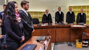 Die NSU-Terroristin Beate Zschäpe (links) im Oberlandesgericht München am 11. Juli 2018, dem Tag der Urteilsverkündung Foto: dpa/Peter Kneffel
