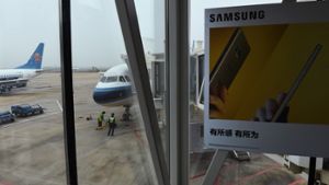 Auf Plakaten (wie hier in China) werden Passagiere gebeten, ihr Galaxy Note 7 vor dem Betreten des Flugzeugs auszuschalten. Foto: AFP