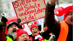 Protestaktion in Hamburg: Rufe nach mehr Geld für die Länderbeschäftigten. Foto: dpa/Christian Charisius