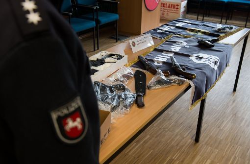 Diese Gegenstände hat die Polizei in Göttingen beschlagnahmt. Foto: dpa