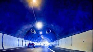 Schönbuchtunnel nach Reifenplatzer gesperrt