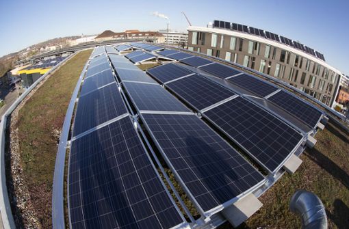 Bei der Umstellung der Energieversorgung spielt Strom aus erneuerbaren Quellen eine zentrale Rolle. Daher müssten auf alle Dächer Fotovoltaikmodule. Foto: Lichtgut/Leif Piechowski