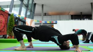 Unser Autor hat sich auf die Yoga-Matte begeben – klicken Sie sich durch den Selbstversuch. Foto: Michele Danze