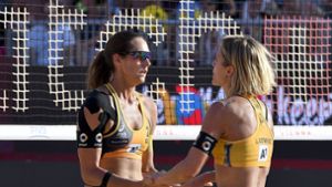 Die Olympiasiegerinnen Laura Ludwig und Kira Walkenhorst motivieren sich gegenseitig im Halbfinale gegen die Weltranglistenersten aus Brasilien Foto: APA