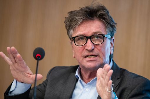 Baden-Württembergs Sozialminister Manfred Lucha wird von vielen Seiten kritisiert. Foto: dpa/Christoph Schmidt