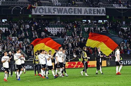 Auch in Wolfsburg wird der DFB-Elf klar, dass sie Vertrauen und Sympathie erst zurückgewinnen muss. Foto: dpa