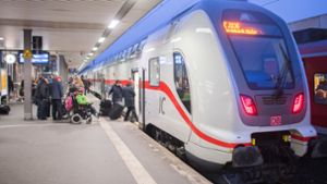 Die Doppelstock-IC machen der Deutschen Bahn weiterhin Probleme. Foto: picture alliance //Julian Stratenschulte