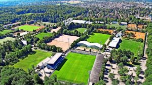 Das Gazi-Stadion hat sich im Vergleich zu dieser Luftaufnahme von 2012 stark verändert. Bald könnte sich auch  auf dem Tennenplatz der TSG Stuttgart etwas tun. Foto: Archiv Ott