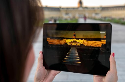 So sehen die virtuellen Schlossfestspiele auf einem Tablet-Bildschirm aus: die digitale Projektion „300 Fragments“, die von Maxin10sity produziert wurde. Foto: dpa/Uli Deck