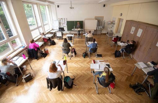 Am Montag nahmen Berufsschüler am Unterricht in der Gewerblichen Schule Im Hoppenlau in Stuttgart teil. Foto: dpa/Marijan Murat