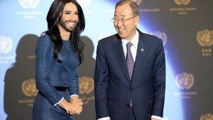 Conchita Wurst und UN-Generalsekretär Ban Ki Moon in Wien. Foto: dpa