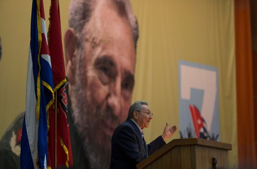 Kubas Staatschef Raúl Castro spricht beim Parteitag der Kommunistischen Partei von falschen Nostalgiegefühlen Foto: AFP