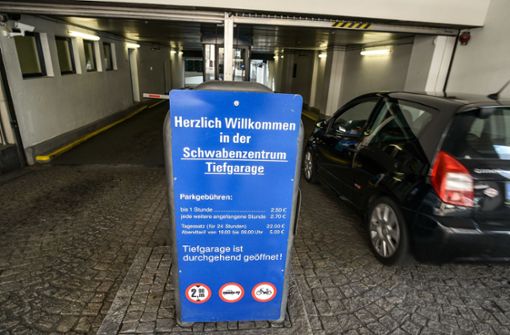 Parkplätze in Rathausnähe sind auch für Stuttgarter Kommunalpolitiker Mangelwahre. Wenn das Parkhaus voll belegt ist, muss man sich in Geduld üben. Foto: Lichtgut/Leif Piechowski