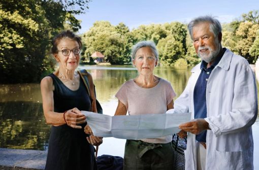 Irene Monreal, Marlis Busch und Peter Monreal (von links) wollen Tübingens Baumbestand  bewahren. Foto: Horst Haas