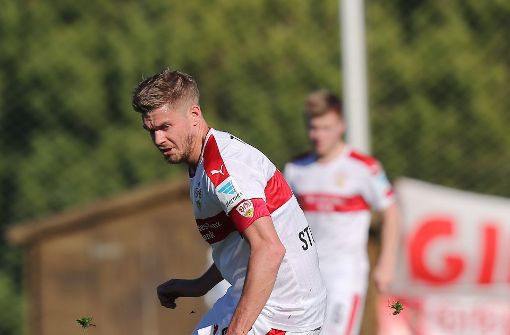Simon Terodde trifft im Test gegen den FC Luzern zum 1:0 für den VfB Stuttgart. Foto: Pressefoto Baumann