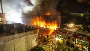 In Schorndorf brannte am Montagabend eine Firma. Foto: 7aktuell.de/Simon Adomat