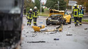 Bei dem Unfall stießen ein Audi und ein Linienbus zusammen.  Der Autofahrer wurde schwer verletzt. Foto: 7aktuell.de/Simon Adomat