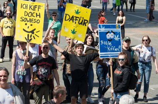 In Stuttgart und vielen weiteren Städten weltweit gingen für den „Global Marijuana March“ Demonstranten auf die Straßen. Foto: Lichtgut-Oliver Willikonsky