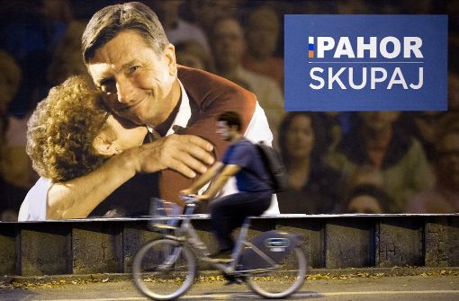 Präsident Pahor warb natürlich nicht nur auf Instagram für sich, sondern auch mit großflächigen Wahlplakaten. Foto: AP