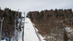 Die Qualifikation für das Skifliegen in Oberstdorf wurde wetterbedingt abgesagt. Foto: Daniel Karmann/dpa