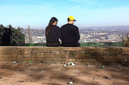 Als hätte eine Bombe eingeschlagen: Schön geht anders. Eindrücke vom Santiago-de-Chile-Platz. Foto: Caroline Holowiecki