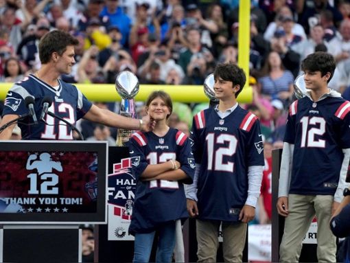 Tom Brady mit seinen Kindern Vivian, Benjamin und John. Foto: IMAGO/USA TODAY Network