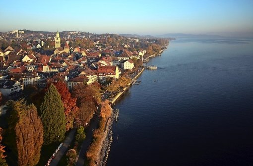 Einladende Städte, reiche Natur, pure Erholung: Der Bodensee, hier die  Uferpromenade von Überlingen, zählt zu den beliebtesten Reisezielen in Baden-Württemberg. Foto: Mende