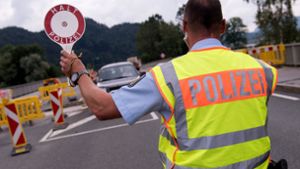 Nicht nur in Bayern, auch in Baden-Württemberg werden die Grenzkontrollen verstärkt. (Archivbild) Foto: dpa/Sven Hoppe