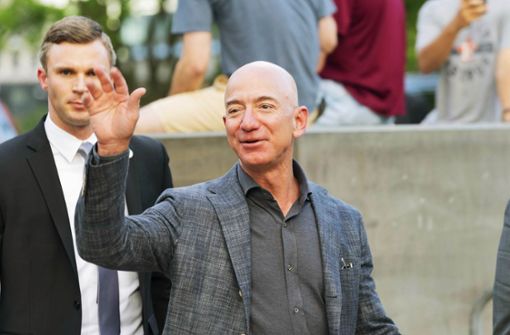 Kann auch den großen Auftritt: Jeff Bezos will im Herbst in den Verwaltungsrat von Amazon wechseln. Foto: imago images/Pacific Press Agency/Lev Radin