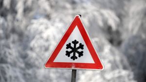 Bei winterlichen Straßenverhältnissen ist immer Vorsicht geboten. Foto: dpa