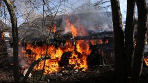 Der brennende Schuppen in Berglen-Rettersburg. Foto: SDMG