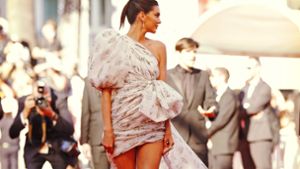 Model Kendall Jenner hat sich in Cannes als Bonbon verkleidet Foto: Getty Images Europe