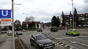 An der Kreuzung Engelberg-/Solitudestraße soll der neue Kreisverkehr entstehen. Der geplante Durchmesser des Kreisels hatte für Diskussionen gesorgt. Foto: Georg Linsenmann