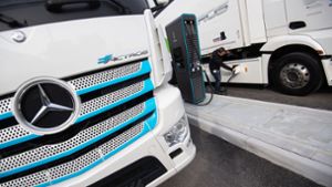 Abgekoppelt: Künftig soll die Lastwagensparte von Daimler als eigenständiger Konzern unterwegs sein. Foto: dpa/Marijan Murat