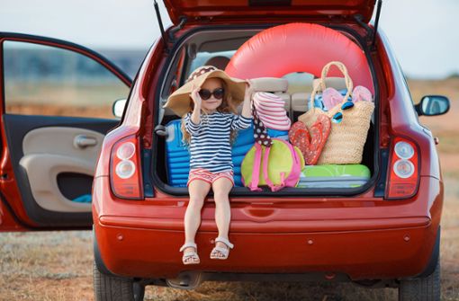 Anreise mit  dem eigenen Auto und Urlaub auf dem Campingplatz oder in einer Ferienwohnung sind in Corona-Zeiten besonders beliebt. Foto: obs/CosmosDirekt