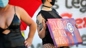 Prostituierte demonstrieren in Stuttgart gegen die strikten Regeln für ihre Branche. Foto: Lichtgut/Max Kovalenko