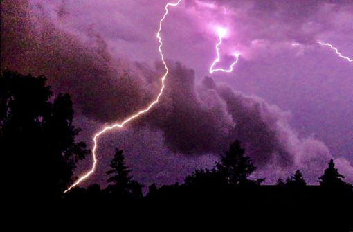 Am Freitagabend ziehen heftige Gewitter über Baden-Württemberg. (Symbolbild) Foto: dpa