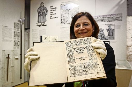 Cornelia Wenzel freut sich über die  Errungenschaft von Luther.. Foto: factum/Granville