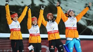 Carina Vogt, Katharina Althaus, Richard Freitag und Severin Freund (von links) feiern ihr WM-Gold. Foto: Getty Images Europe